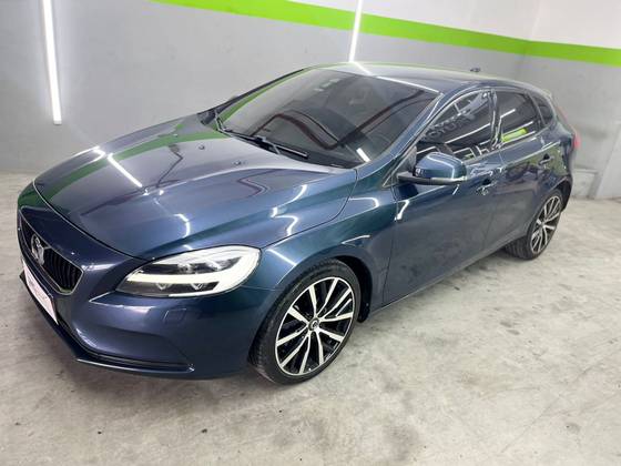 VOLVO V40 2.0 T4 MOMENTUM GASOLINA 4P AUTOMÁTICO
